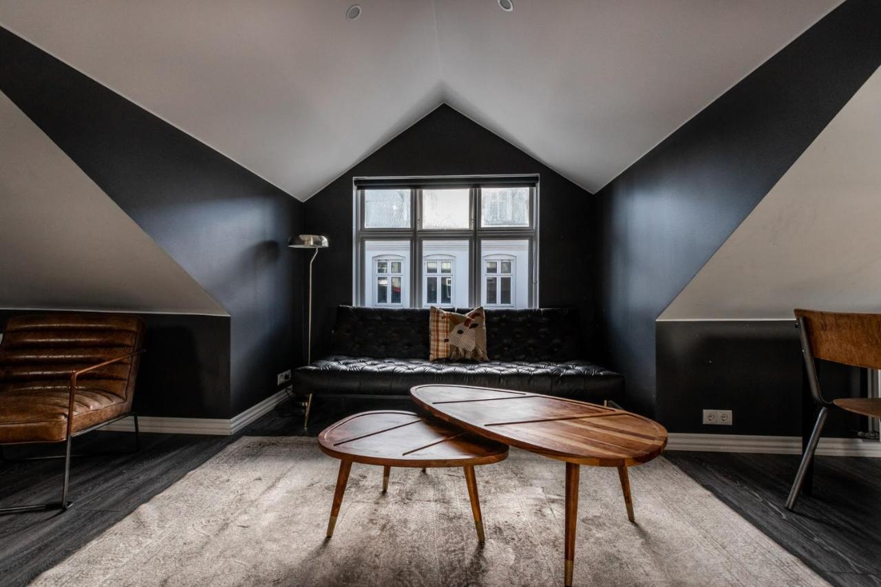 Penthouse Studio,1559732623:JPEG