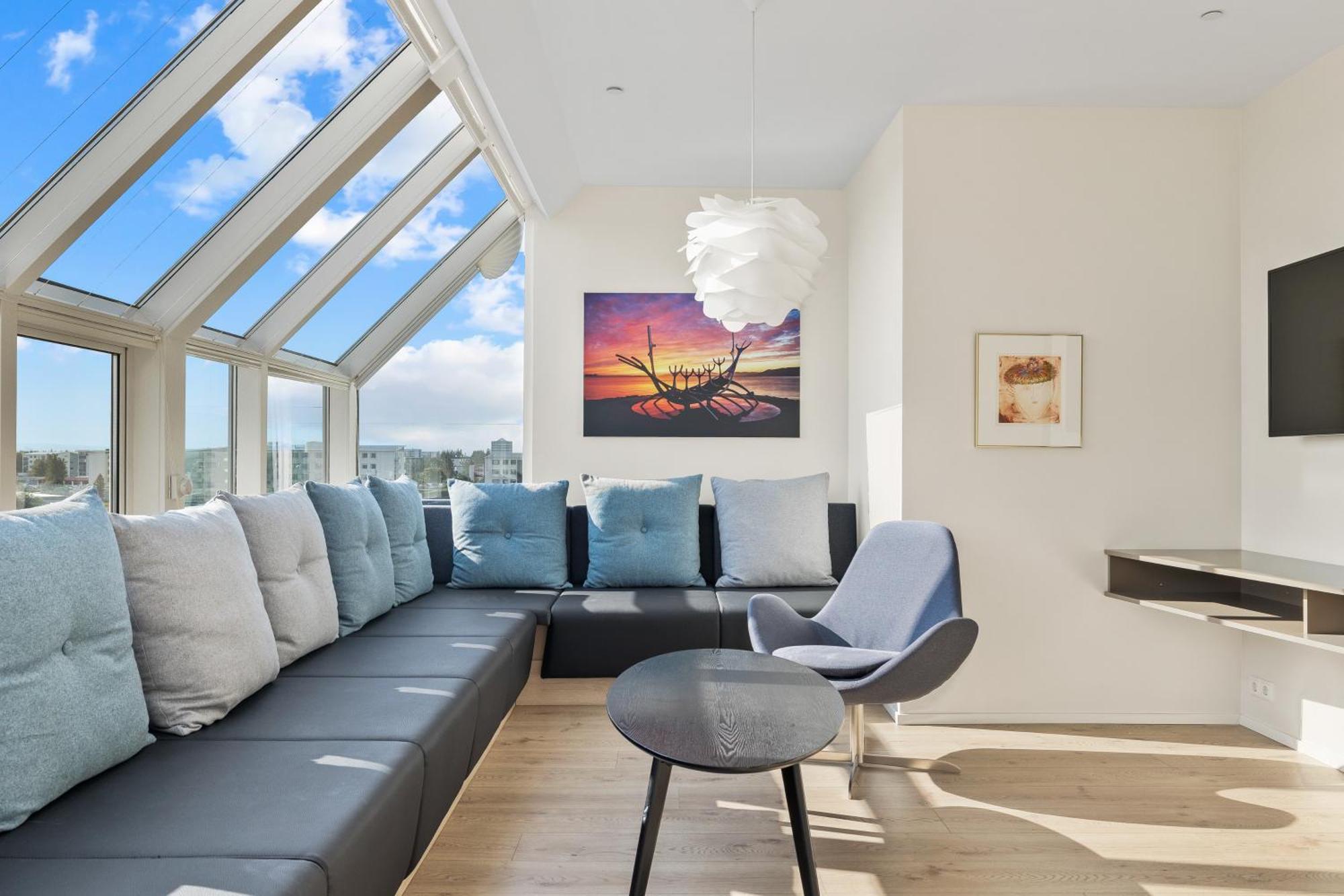 Panorama Top Floor Balcony Suite - Free Spa