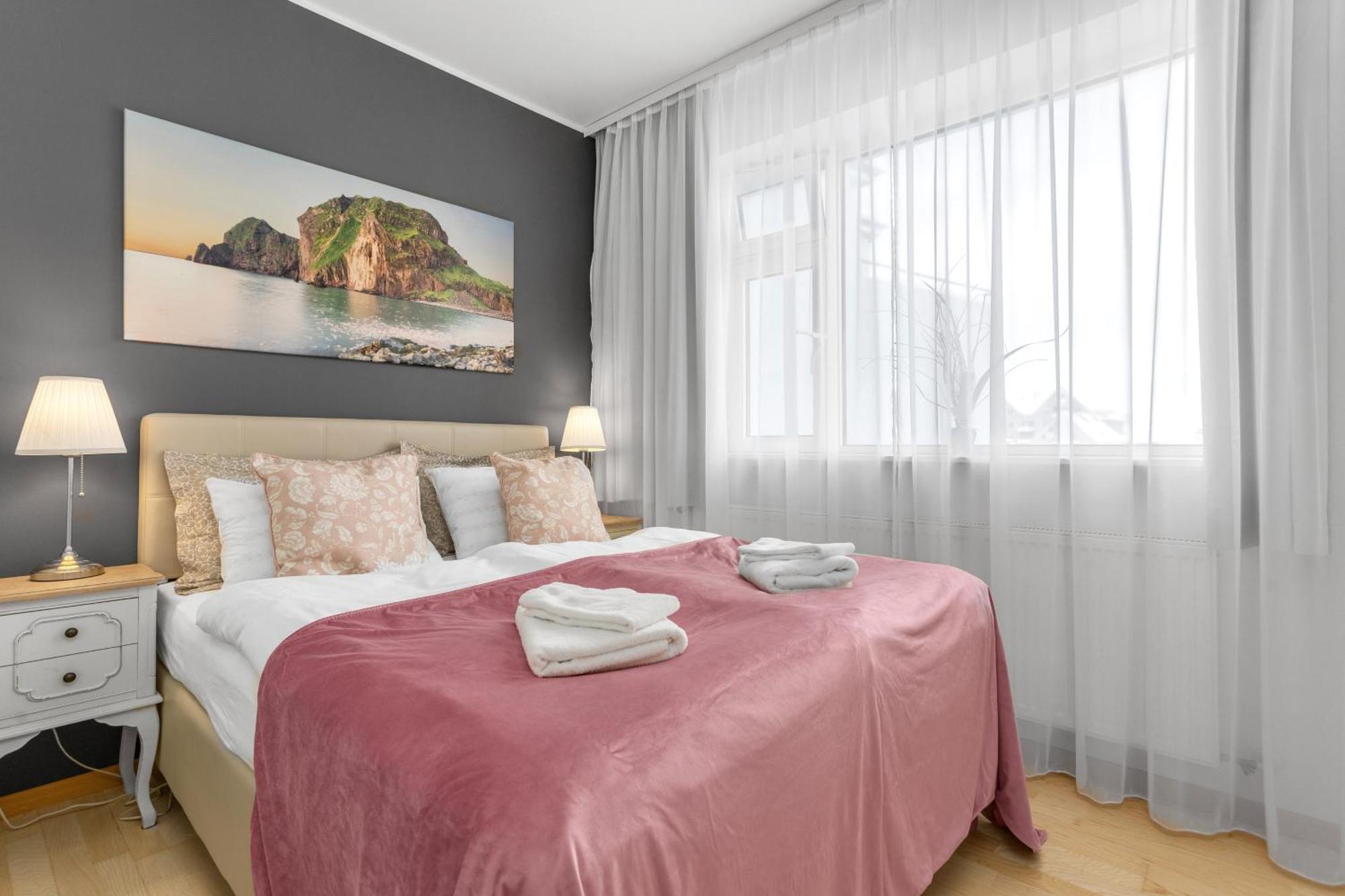 Apartamento de 2 dormitorios con balcón