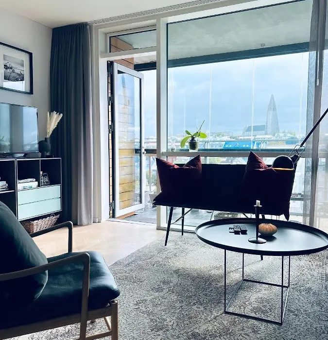 2X Bedroom Luxury Apartment With Amazing Views!-1