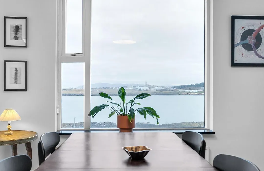 Lovely 2-Bedroom Apartment - Great Ocean View!-1