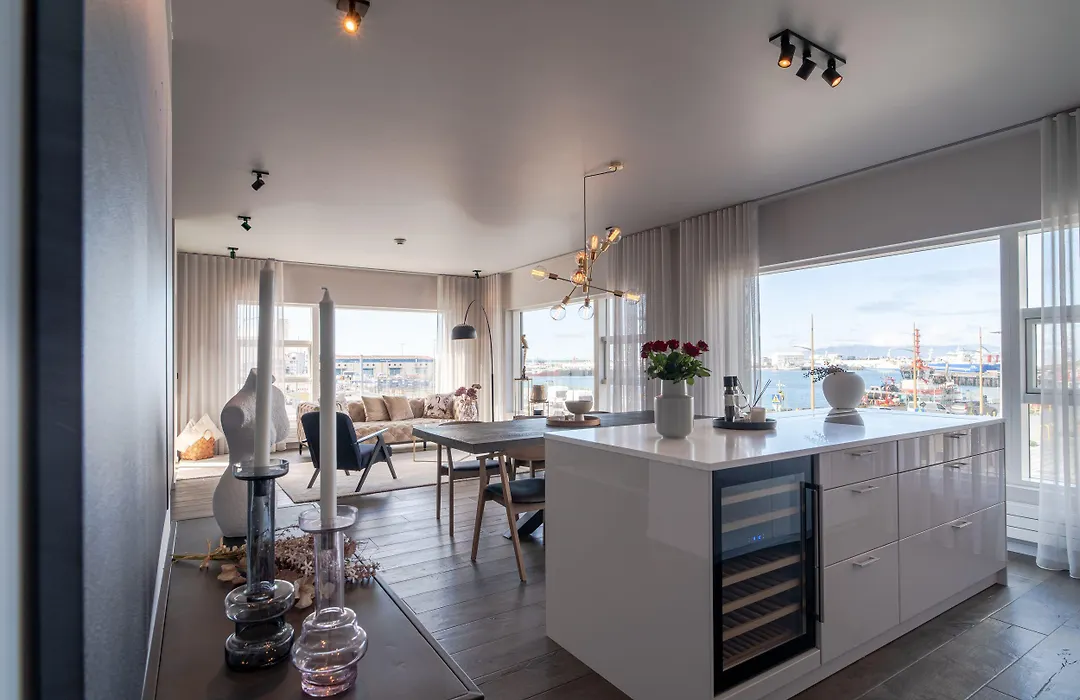 Ocean Breeze Luxury Apartment-1