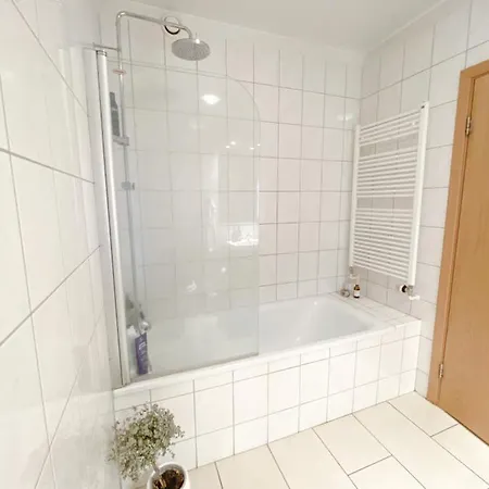 Lovely 2-Bed Apartment With Everything You Need.-2