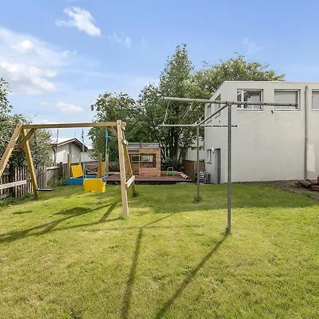 Cosy 3-Bedroom Family Friendly Apartment-3
