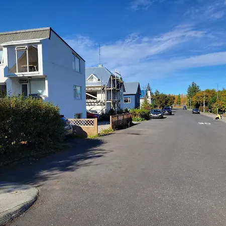 Lovely 2-Bedroom Apartment - Free Parking-2