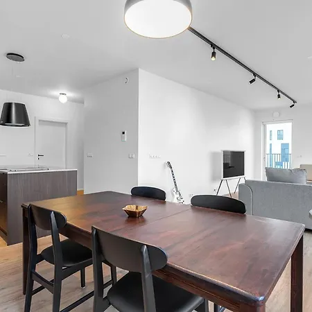 Lovely 2-Bedroom Apartment - Great Ocean View!-3