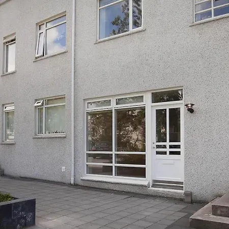 Cozy One Bedroom Apartment Close To City Center-3