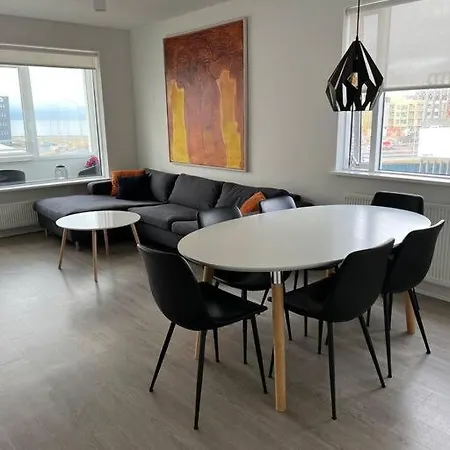 Lovely 1-Bedroom Apartment With Free Parking Space-3