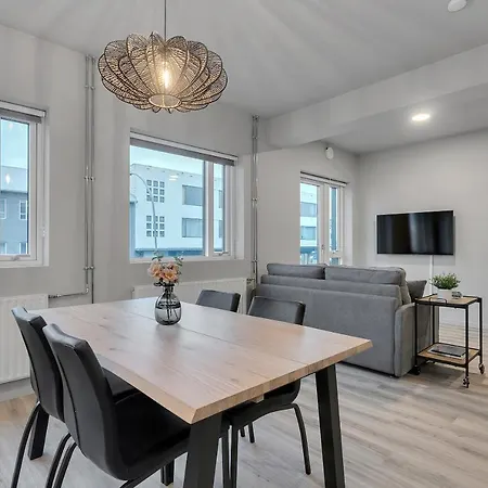 Sunny Central Apartment-3